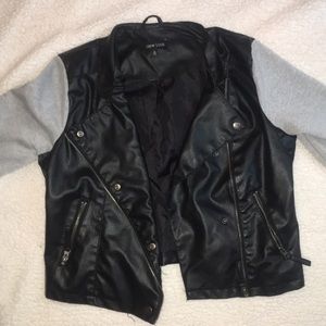 Women’s Faux Leather Biker Jacket x Fleece Sleeve
